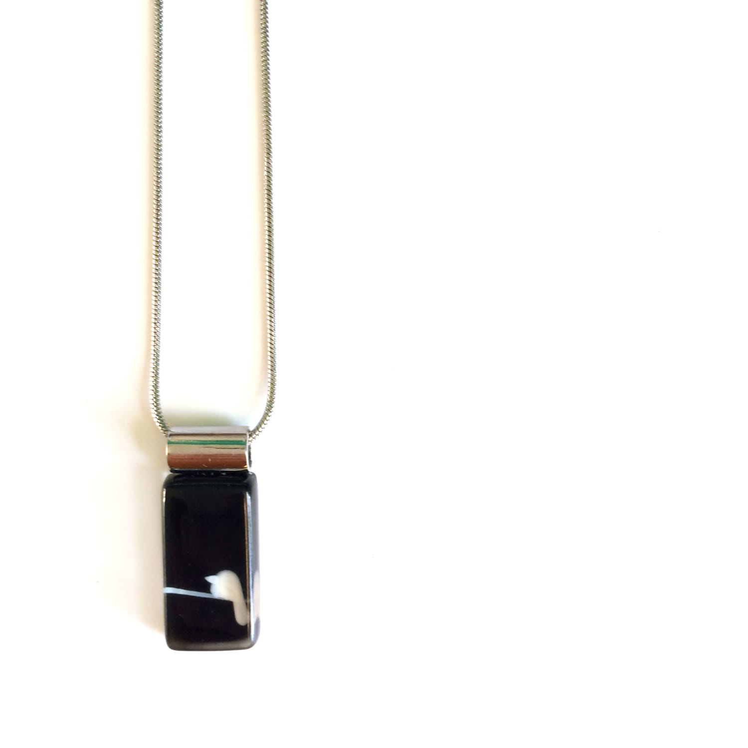 Bird Halskette | Schwarz Auf Edelstahl-Kette Handbemaltem Glas Von Azurine von azurine