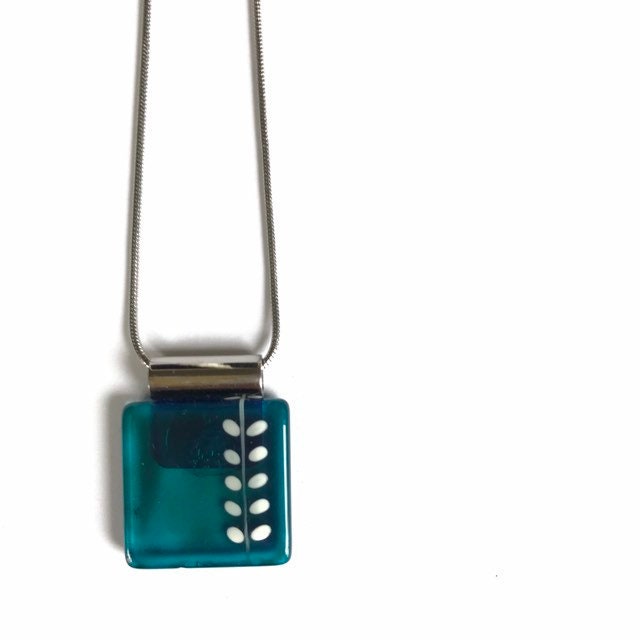 Blau Grün Halskette | Blatt-Design Auf Edelstahlkette Handbemaltes Glas Von Azurine von azurine