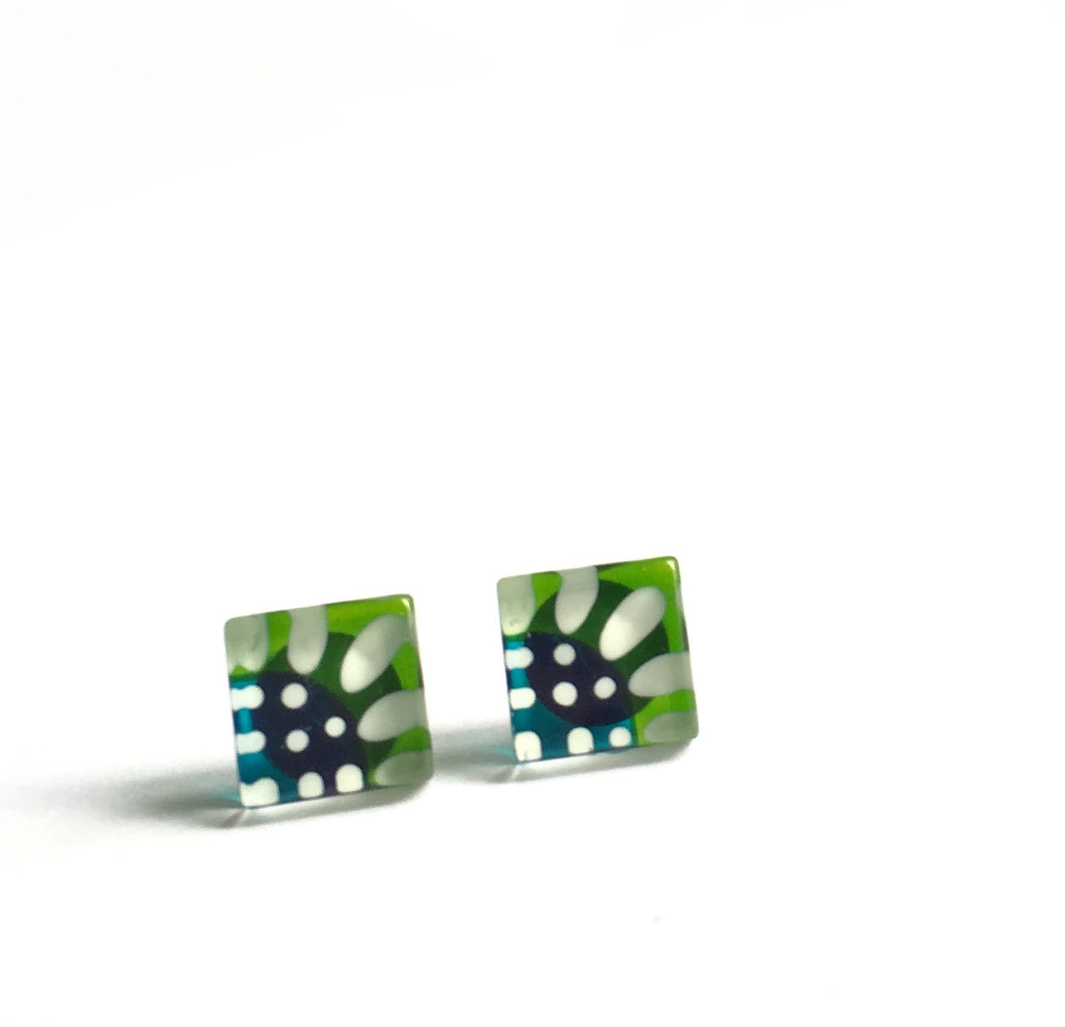 Blume Ohrringe, Grüne Glasschmuck, Post-Ohrringe, Hanpainted Von Azurine von azurine