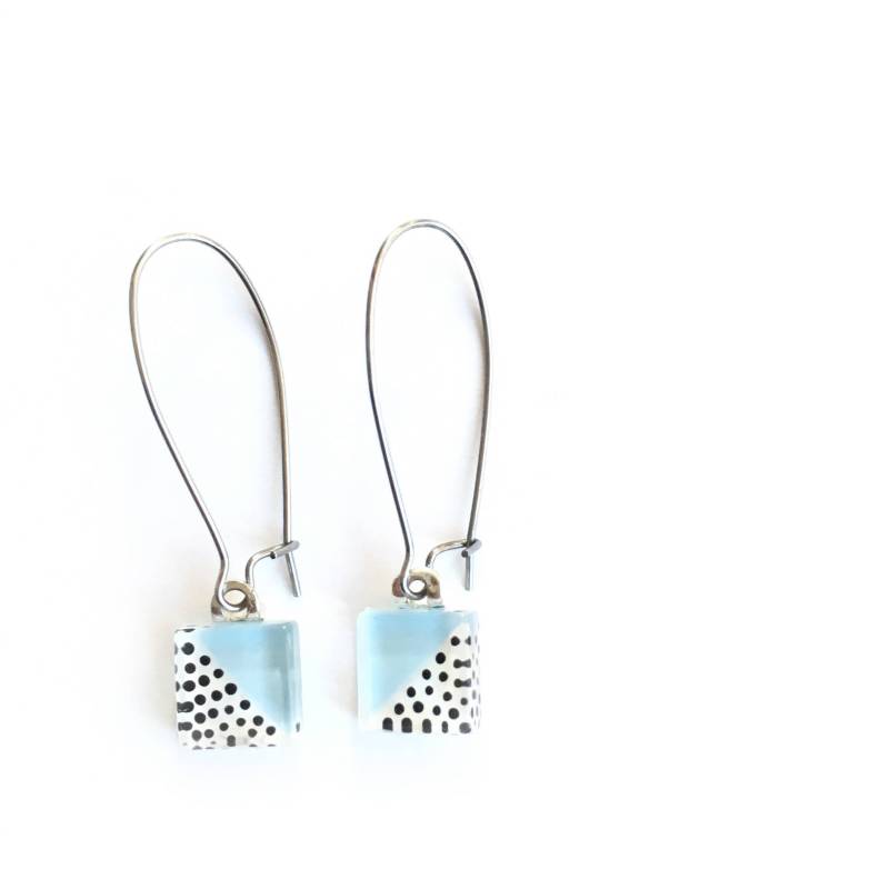 Boucles D'oreilles Blau Pastell | Pois Noir Et Blanc Retro Minimalistisch Verre Peint À La Main Par Azurin Boucles D'oreilles Blau Pastell | Pois Noir Et Blanc Retro Minimalistisch Verre Peint À La Main Par Azurin von azurine