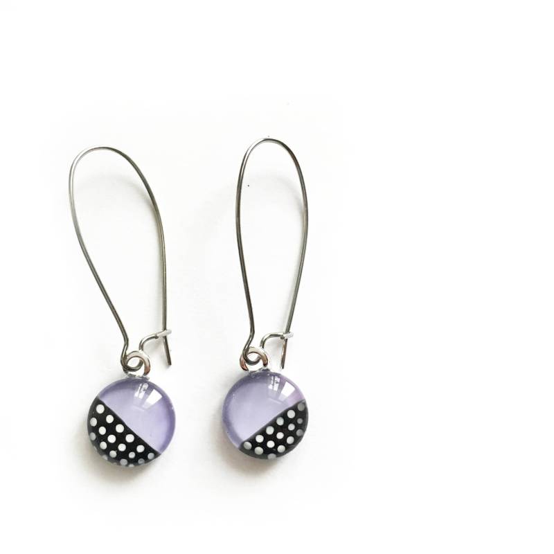 Boucles D'oreilles Lila | Pois Noir Et Blanc Retro Minimalistisch Verre Peint À La Main Par Azurin Boucles D'oreilles Lila | Pois Noir Et Blanc Retro Minimalistisch Verre Peint À La Main Par Azurin von azurine