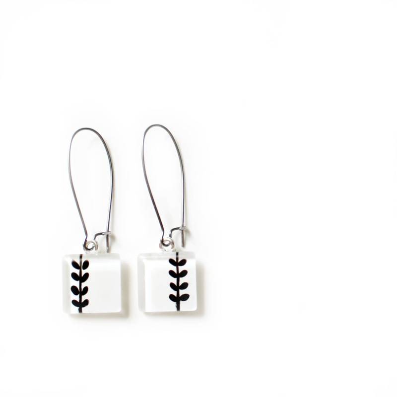 Boucles D'oreilles | Motive Feuillage Blanc Et Noir Verre Peint À La Main Par Azurin Boucles D'oreilles | Motive Feuillage Blanc Et Noir Verre Peint À La Main Par Azurin von azurine
