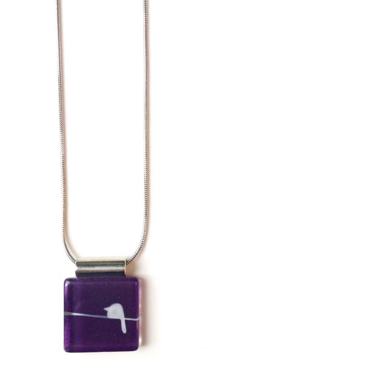Collier Oiseau | Mauve Sur Fil Chaine En Acier Inoxydable Verre Peint À La Main Par Azurin von azurine