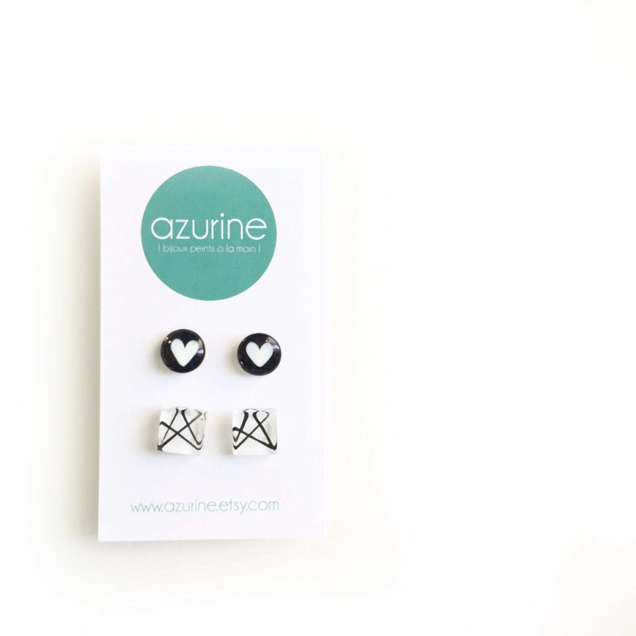 Duo De Boucles D'oreilles Minimaliste Coeur Blanc Et Noir - Peint À La Main Par Azurine von azurine