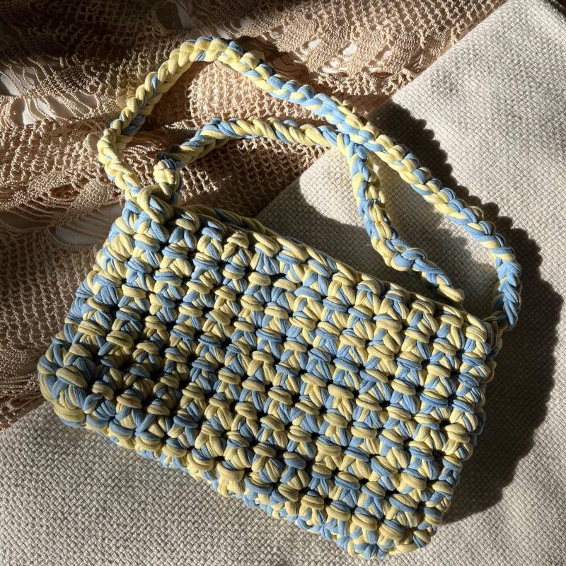 Gehäkelte Tasche Mit Verstellbarem Henkel Aus Recyceltem Garn von babacep