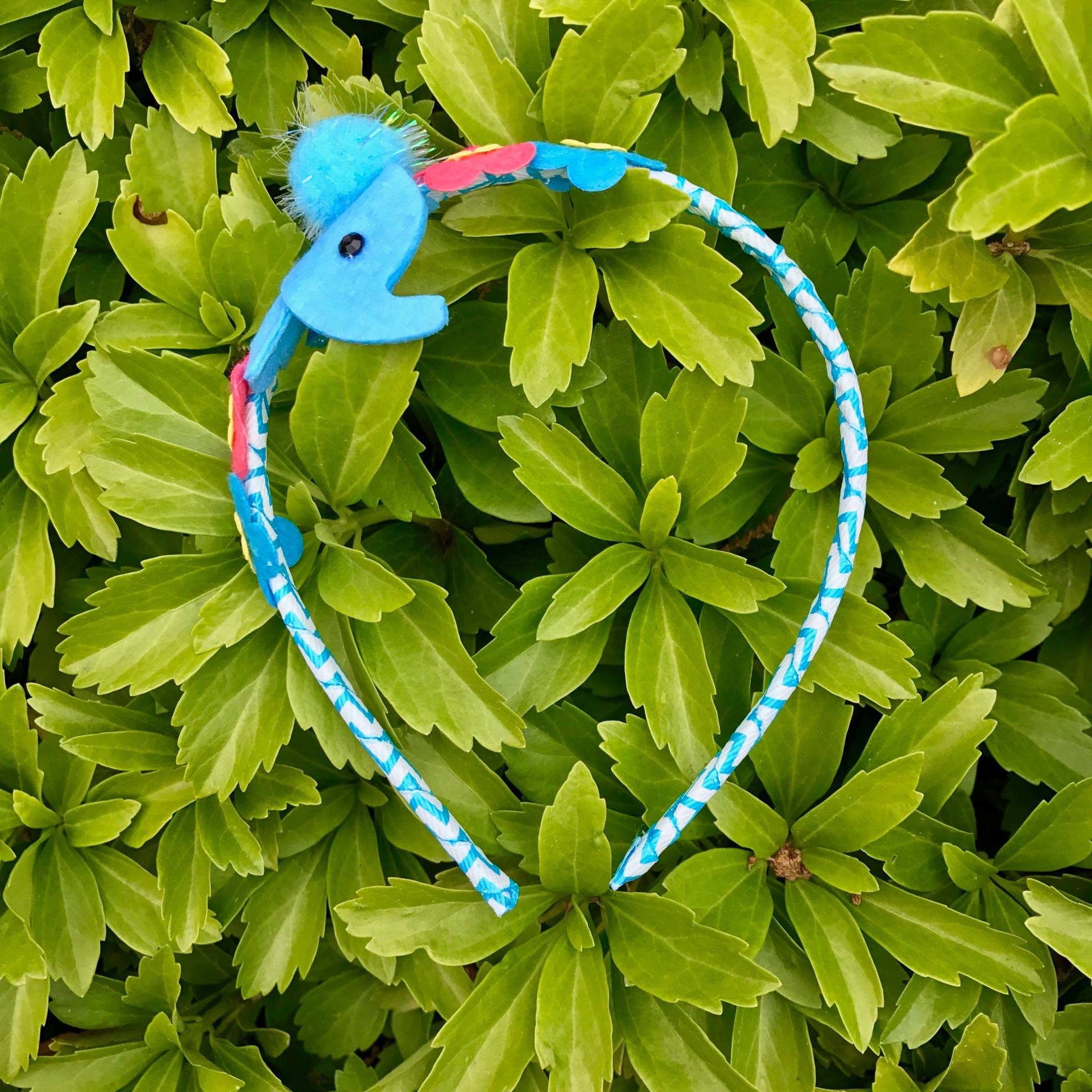Filz Elefant Stirnband Blaue Tierohren, Frühlingsblumen von babblesandbubbles