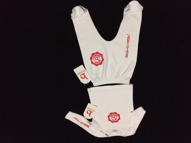 Zeigen Sie Die Loyalität Und Den Stolz Eines Babys in Einem Babiologie Uni 2-Teilig von babiology101