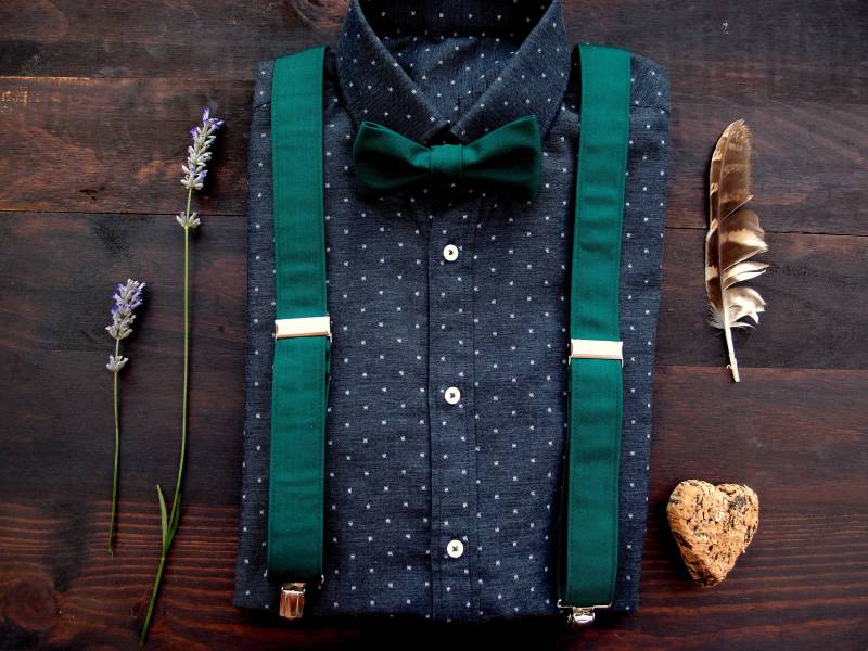 Dunkelgrüne Hosenträger Und Fliege Im Set, Elegantes Set Für Männer Besondere Anlässe Dunkelgrüne Hosenträger Und Fliege Im Set, Elegantes Set Für Männer Besondere Anlässe von baboshkaa