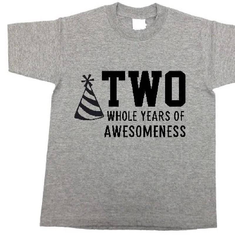 2 Jahre Altes Geburtstags-Shirt "Lässiges Kleinkind-T-Shirt." von baby1zmaker4u