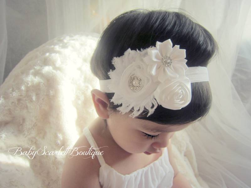 Weißes Baby Mädchen Stirnband, Mädchen, Taufe, Braut..stirnband von babyScarlettBoutique