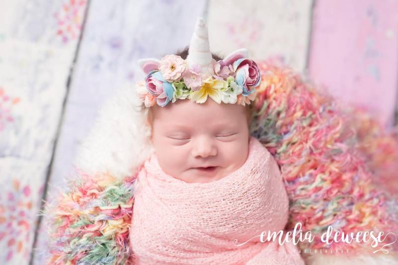 Althea - Neugeborene Säugling Einhorn Horn Pastell Regenbogen Blumen Haarband Requisite von babybirdieboutique