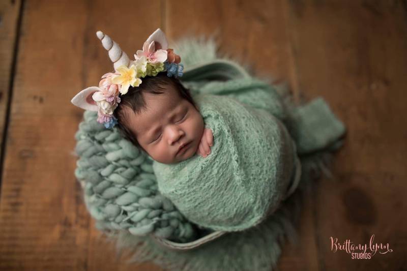 Althea - Neugeborene Säugling Einhorn Horn Pastell Regenbogen Blumen Haarband Requisite von babybirdieboutique