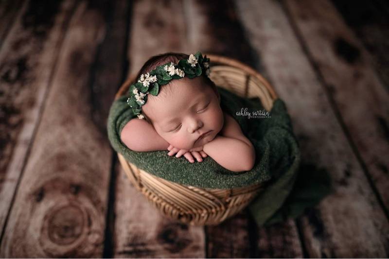 Eugenia Set Eukalyptus Grüner Stretch Pullover Strick Wrap Und Boho Greenery Raffhalter Neugeborene Blumenkrone von babybirdieboutique