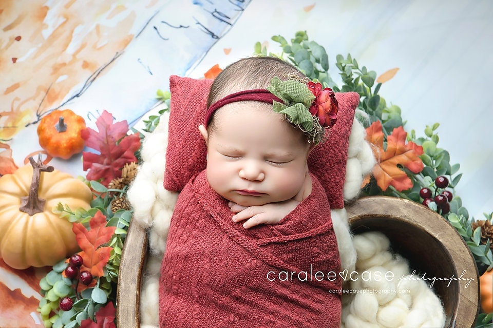 Scarlett Set Strukturierter Pullover Stricken Rot Herbst Blumenkrone Neugeborenen Stretch Wrap Und Kissen Raffhalter von babybirdieboutique