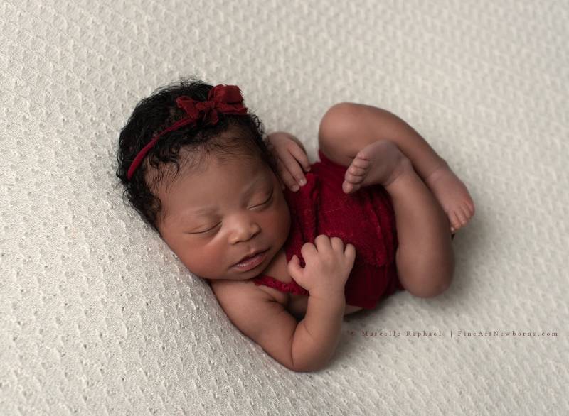 Schlichtes Haarband Aus Seide in Bordeaux-Kastanienbraun Mit Leichter Schleife Für Neugeborene von babybirdieboutique