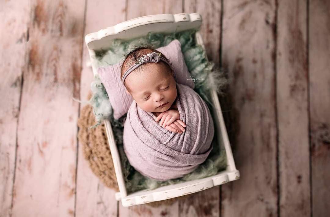 Set Quade Strukturpullover Lavendel Mauve Neugeborene Stretch Wrap Und Kissen von babybirdieboutique