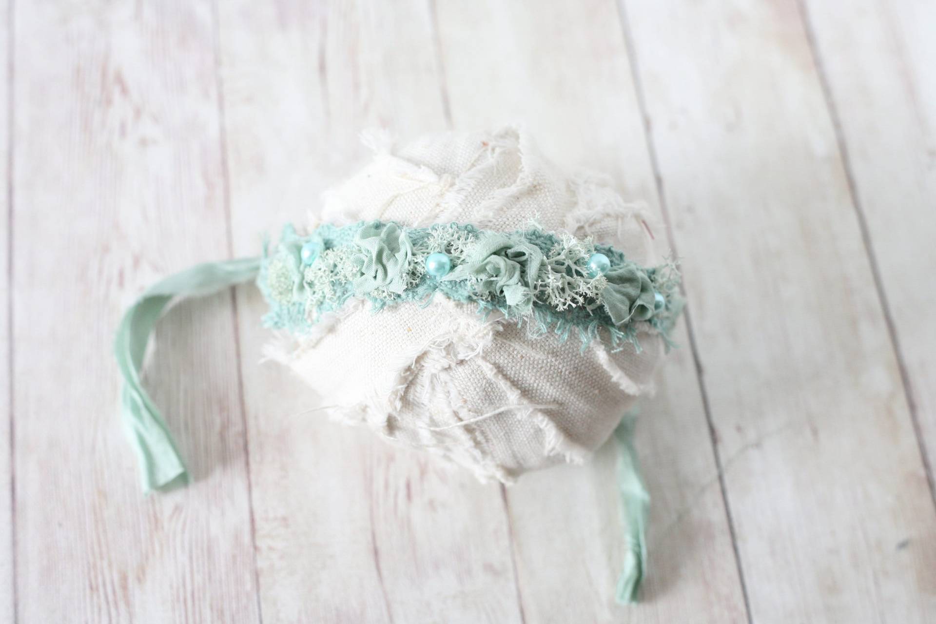 Smitten Aqua Meerschaum Spitze Moos Seide Rüschen Neugeborenen Haarband Raffhalter Halo von babybirdieboutique