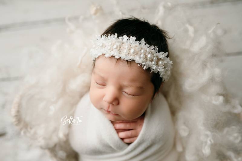 Vera Spitze Perlen Elfenbein Und Gold Newborn Tieback Fotografie Requisite Stirnband Schleife von babybirdieboutique