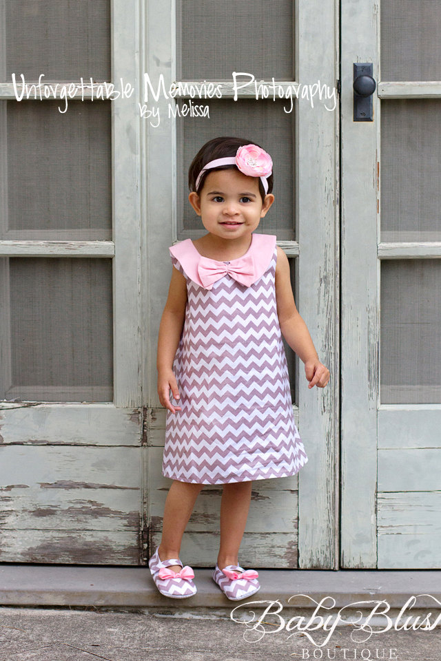 Chevron Grau Retro Kleid Light Pink Collar Schuhe Set Kleinkinder Outfit Babyschuhe von babyblushboutique