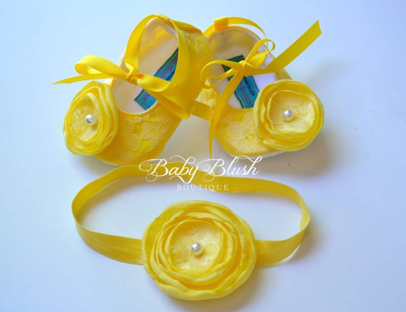 Gelbe Lace Baby Ballerina Hausschuhe Mit Passendem Stirnband von babyblushboutique