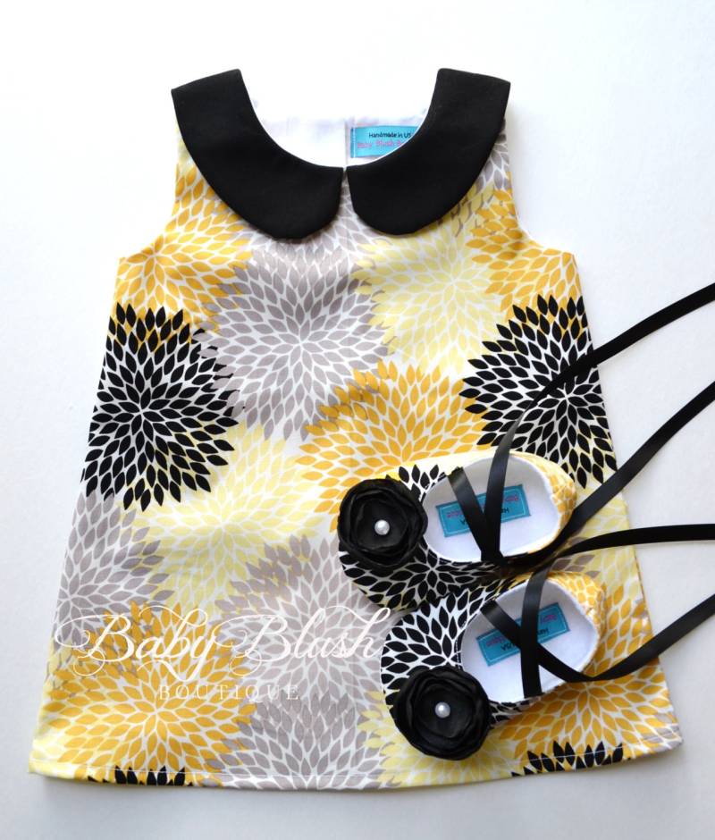 Gelbes Schwarzes Graues Floral Retro Kleid Schuhe Set Kleinkinder Outfit Babyschuhe von babyblushboutique