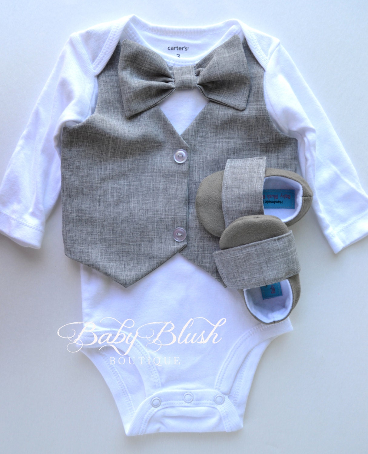 Grau-Weste Fliege Baby Boy Outfit Foto Prop Passende Schuhe von babyblushboutique