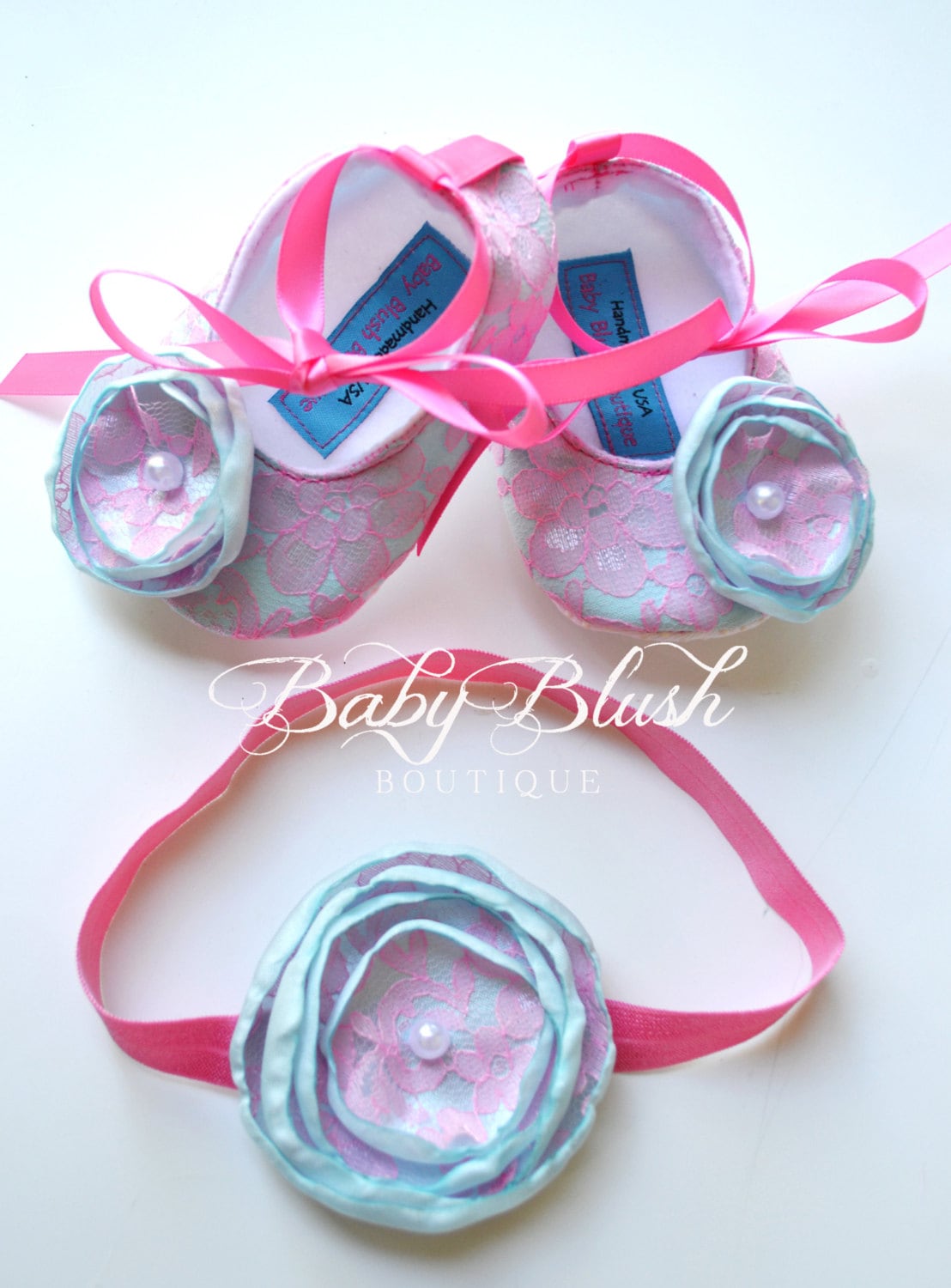 Weisse Spitzen Baby Ballerina Hausschuhe Mit Passendem Stirnband von babyblushboutique