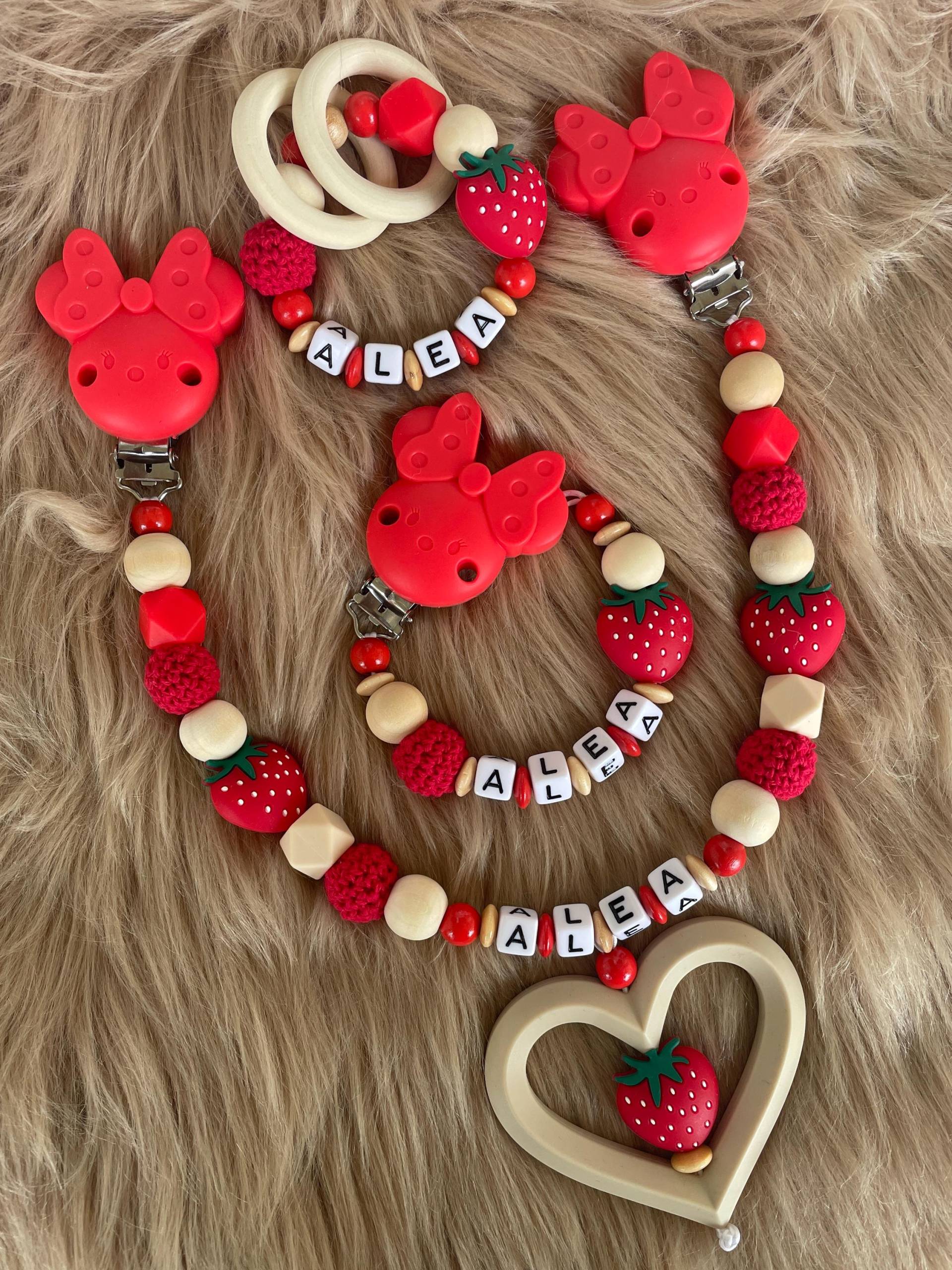 Schnullerkette Erdbeere Kinderwagen Befestigung Schnullerkette Erdbeere Kinderwagen Befestigung von babyzauberpresent