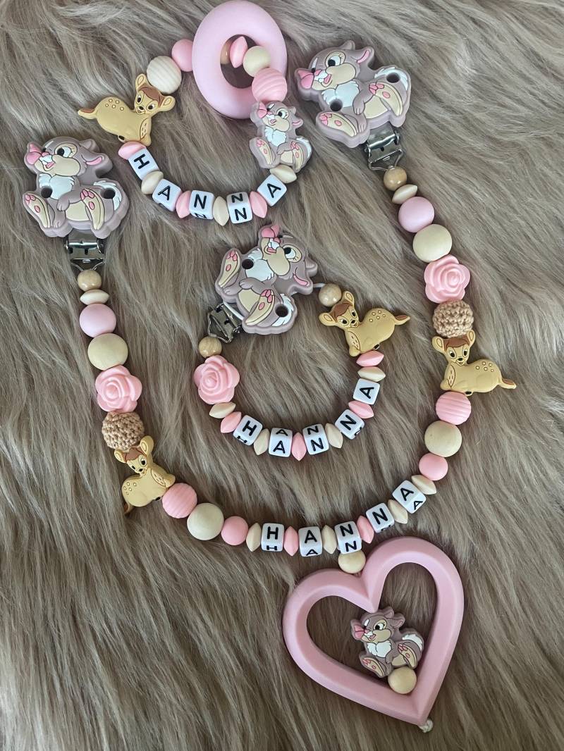 Schnullerkette Hase/Reh Bei Rosa Schleife Kinderwagen Befestigung Schnullerkette Hase/Reh Bei Rosa Schleife Kinderwagen Befestigung von babyzauberpresent