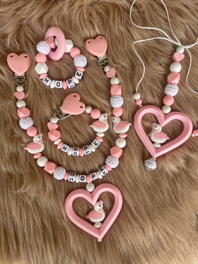Schnullerkette Schwan Rosa Weiß Kinderwagen Befestigung von babyzauberpresent