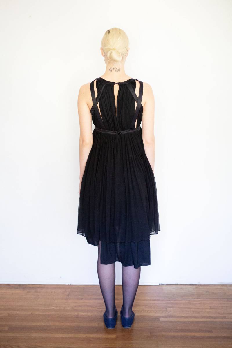 Vintage Louis De Gama Schwarzes Kleid Seidenchiffon-Korsett-Overlay, Offener Rücken Vintage Louis De Gama Schwarzes Kleid Seidenchiffon-Korsett-Overlay, Offener Rücken von backroomclothing