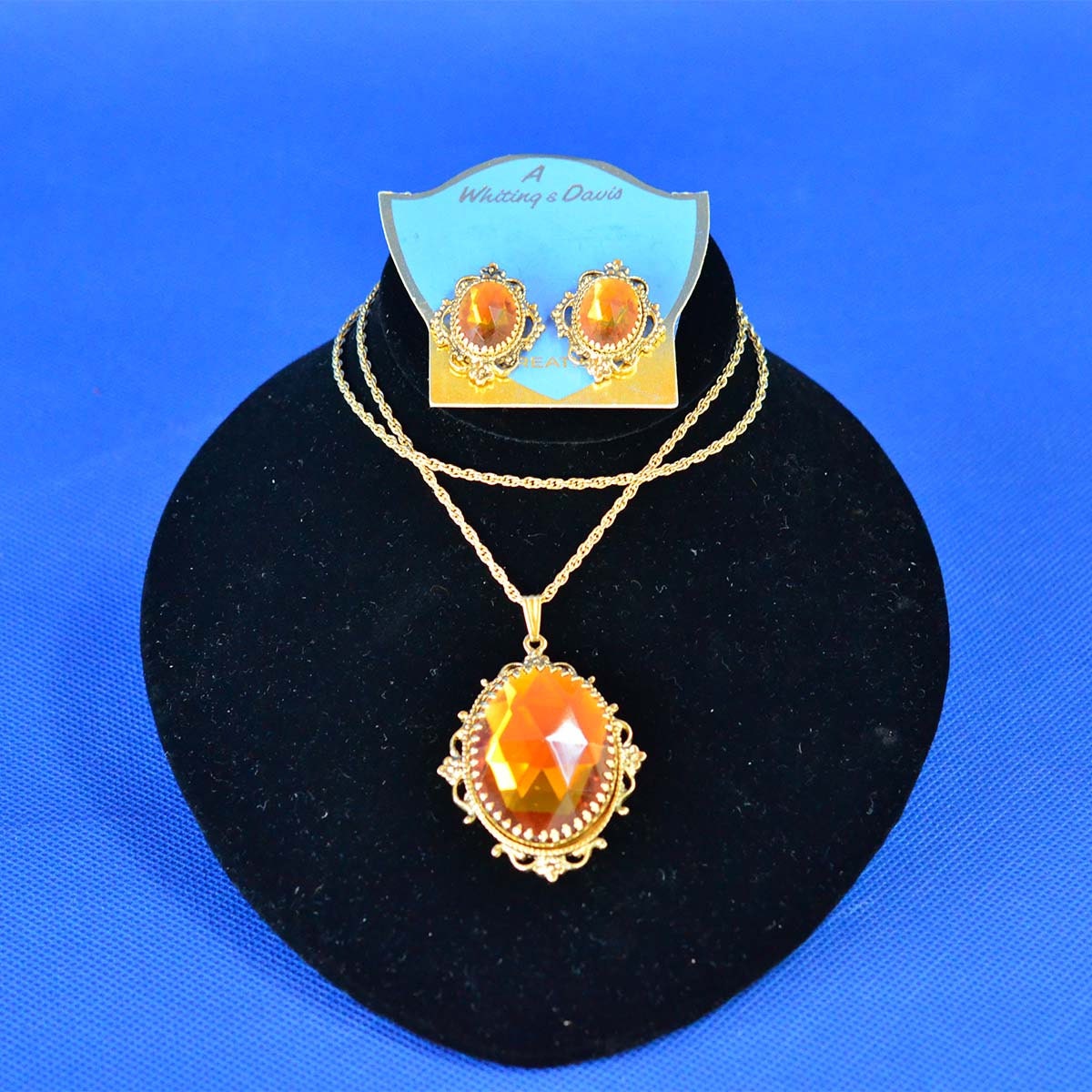 Wittling Und Davis Faux Facettierten Topas Anhänger Halskette Ohrring Set - Gold Ton Schmuck Original-Box Original-Verkaufskarte Made in Usa Wittling Und Davis Faux Facettierten Topas Anhänger Halskette Ohrring Set - Gold Ton Schmuck Original-Box Original-Verkaufskarte Made in Usa von backstashandbygones