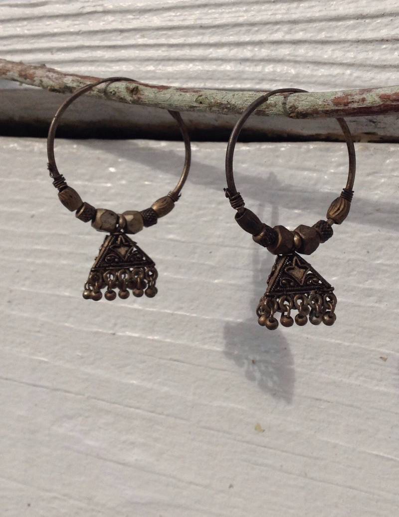 Antike Bronze // Kupfer Perlen Creolen Mit Baumelnden Pyramiden von bacola