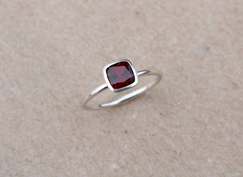 935Er Silberring Mit Granat Antikschliff von badenmueller