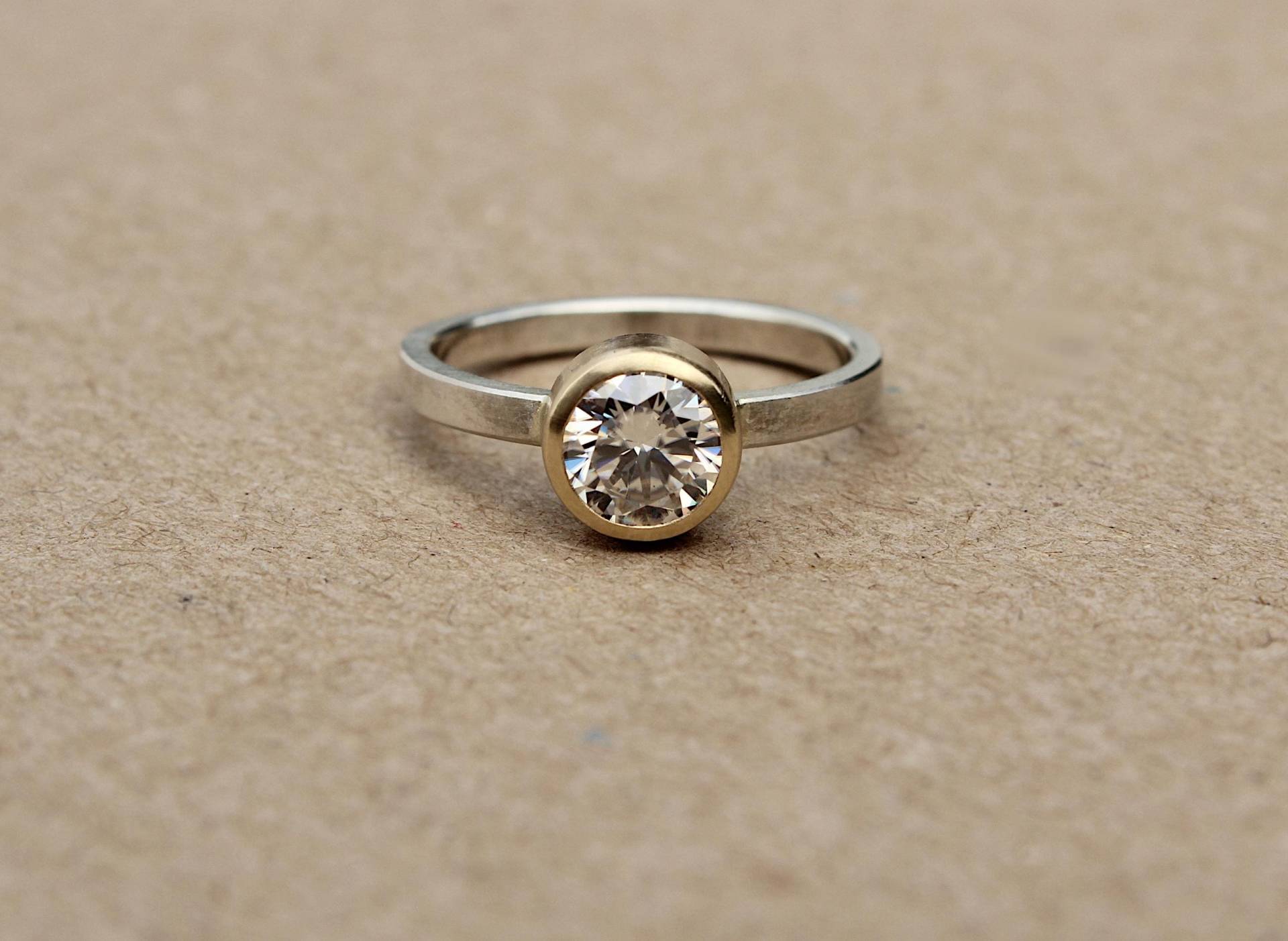 935Er Silberring Mit Moissanit in 585Er Gelbgoldfassung von badenmueller