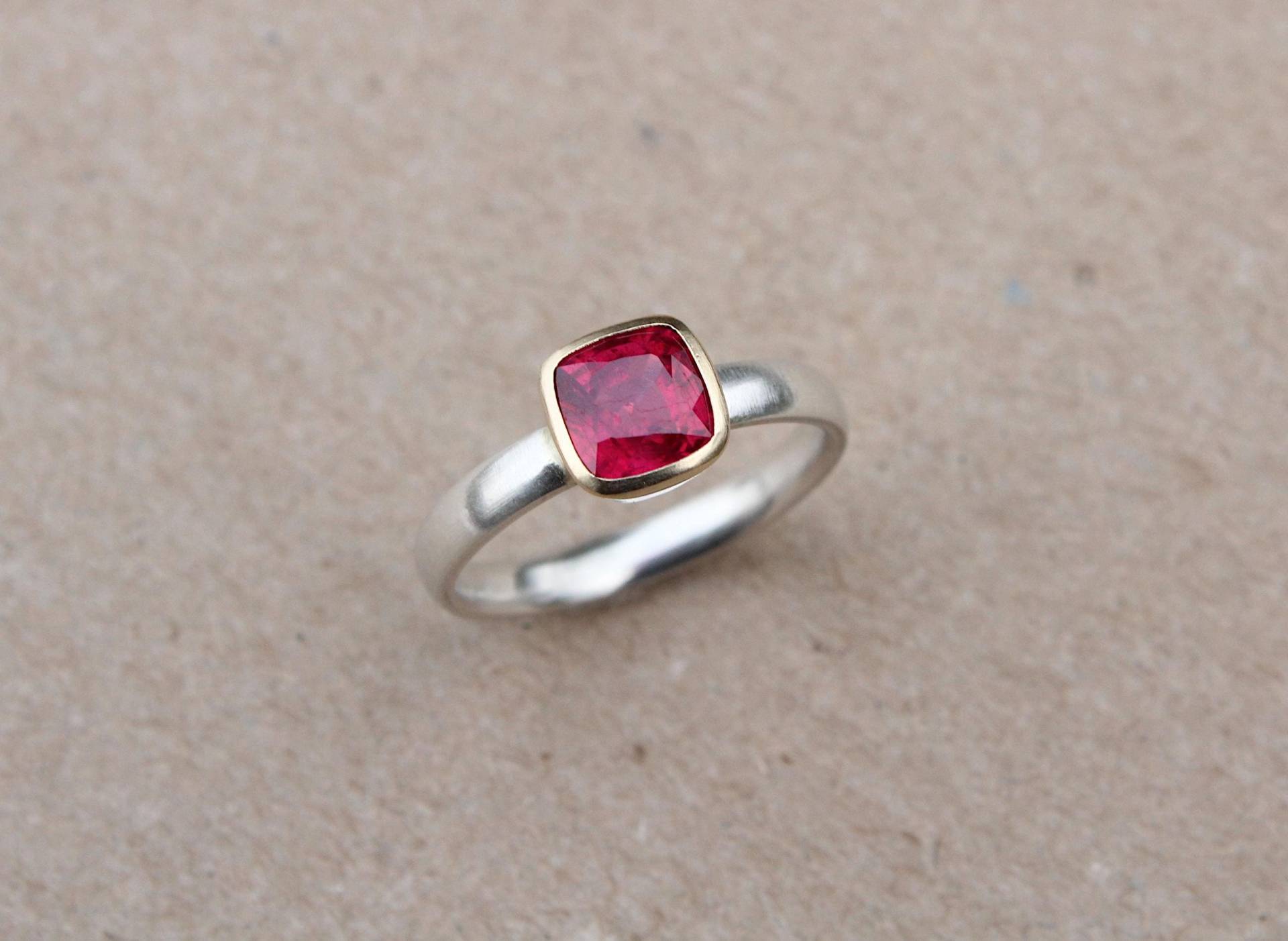 935Er Silberring Mit Rubin in 585Er Goldfassung von badenmueller