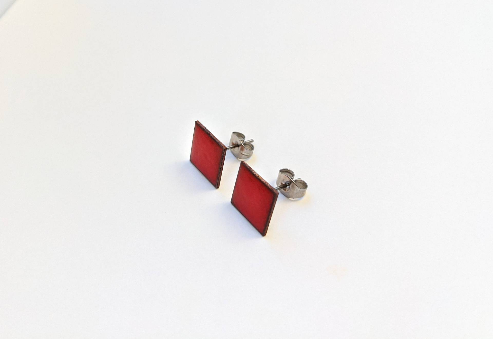 Rote, Eckige Emaille-Ohrstecker, Handgemacht Rote, Eckige Emaille-Ohrstecker, Handgemacht von bagatellchen