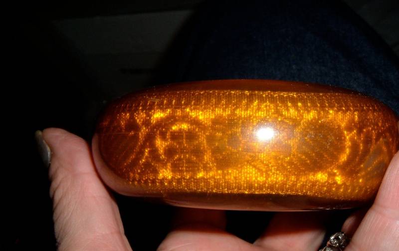 Armreif Vintage Massiv Lucite Goldfarben Topaz von bakelitecache