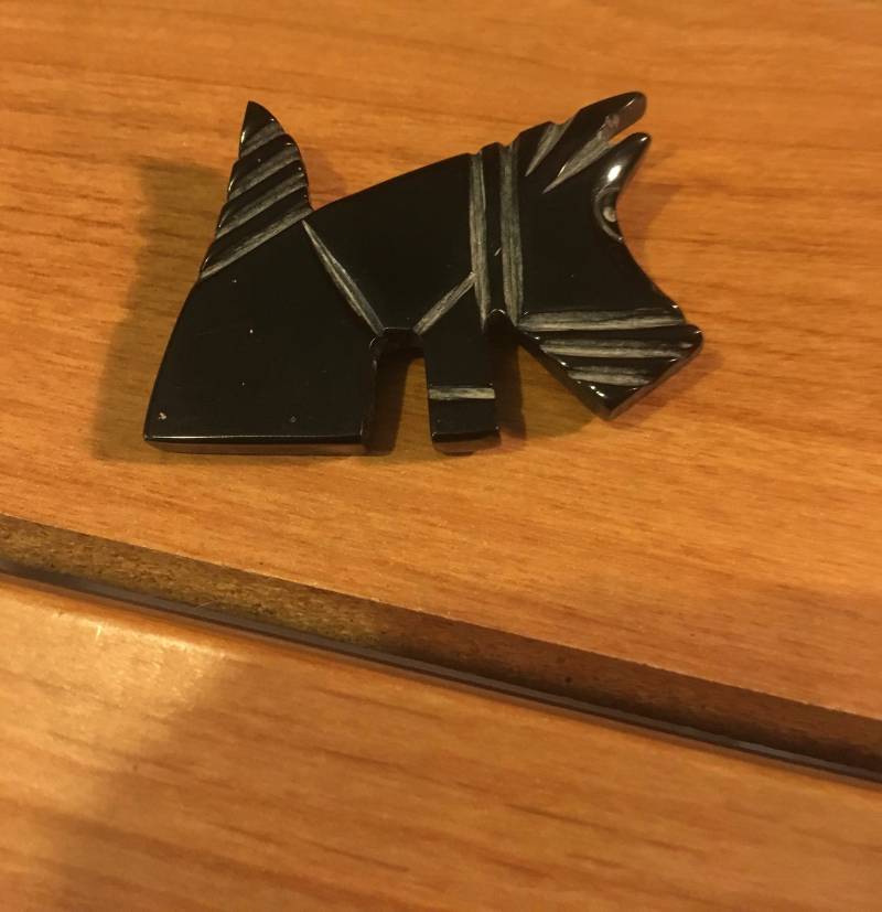 Black Scotty Terrier West Dog Pin Brosche Galalith Marion Godart Paris von bakelitecache