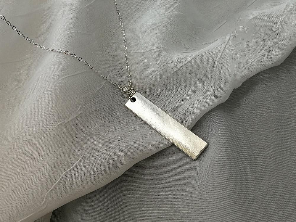 Silber Bar Halskette, Lange Anhänger Personalisierter Anfangsbuchstabe, Minimaler Einfacher Schmuck, Weihnachtsgeschenk von balance9