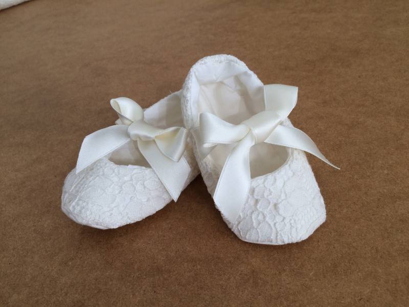 Ballerina Spitze Babyschuhe Taufe Taufkleid Grace von bambiniinfesta