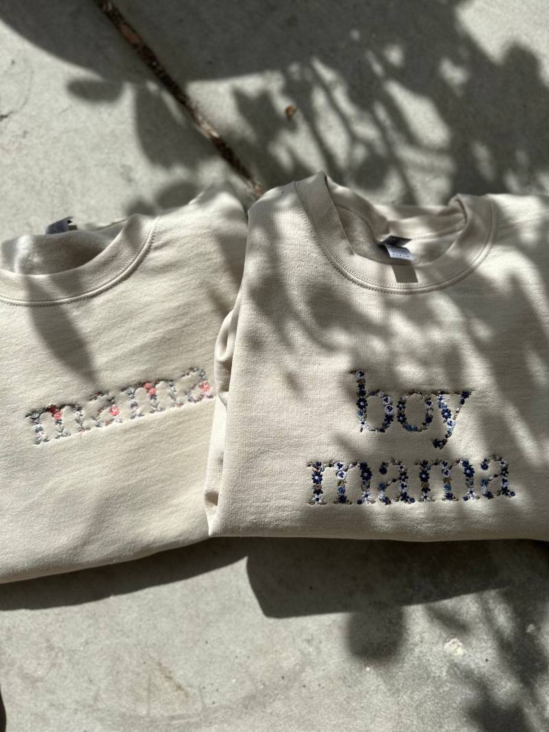 Individuell Besticktes Blumen-Mama-Gesticktes Sweatshirt, Mama-Crewneck, Mama-Geschenk, Individuelles Sweatshirt Individuell Besticktes Blumen-Mama-Gesticktes Sweatshirt, Mama-Crewneck, Mama-Geschenk, Individuelles Sweatshirt von bandfembroidery