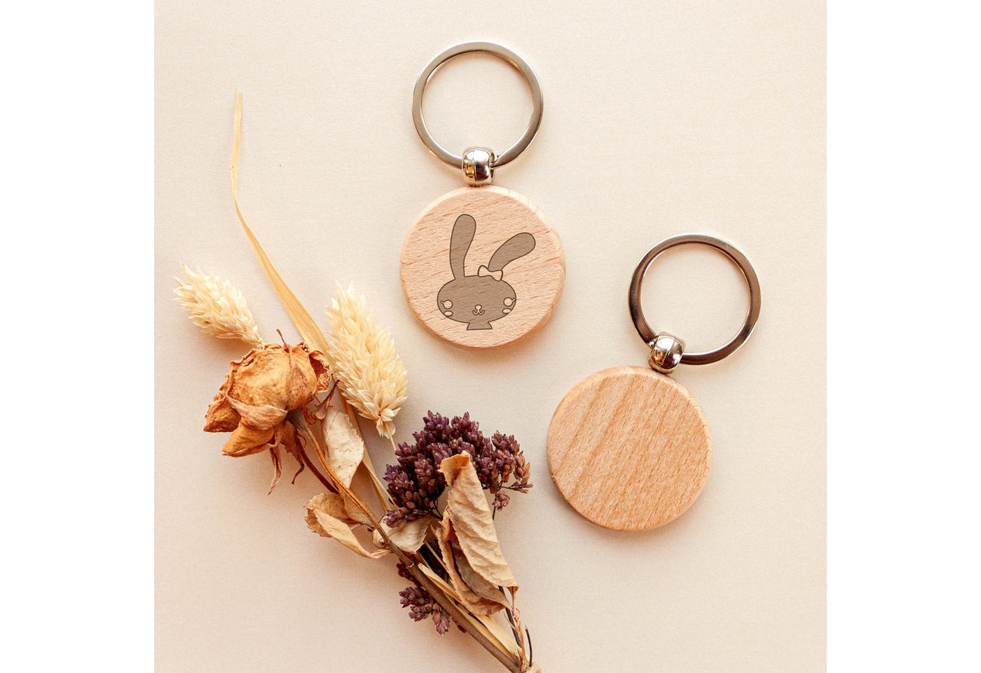 banjado Schlüsselanhänger mit Gravur aus unbehandeltem Holz - Motiv "Hase" mit Schlüsselring (1-tlg) von banjado