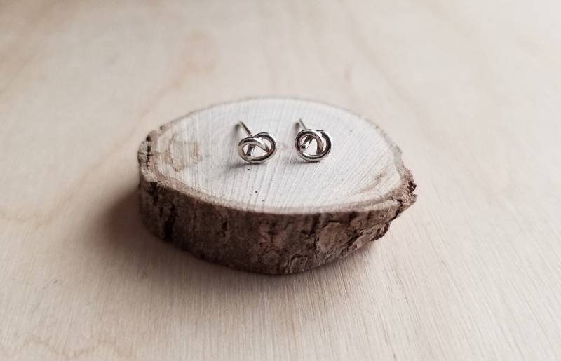 Knoten Ohrstecker - Brezel Silber Argentium Hypoallergene Niedliche Schmuck Geschenk von barebranchjewelry