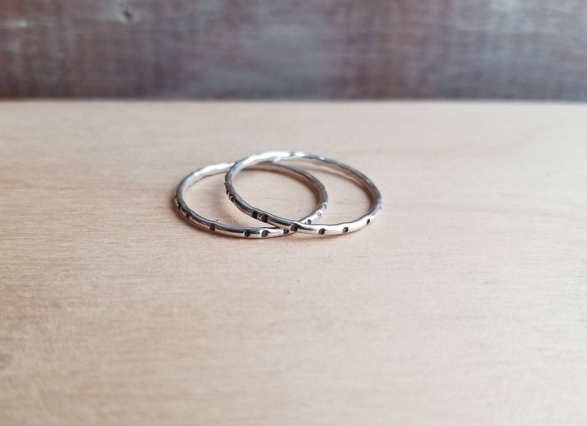 Oxidierter Linienring. Silber Gefüttert Stapelring. Schwarzer Line Ring. Dash Minimaler Moderner Alltäglicher Schmuck. Stapelbarer von barebranchjewelry