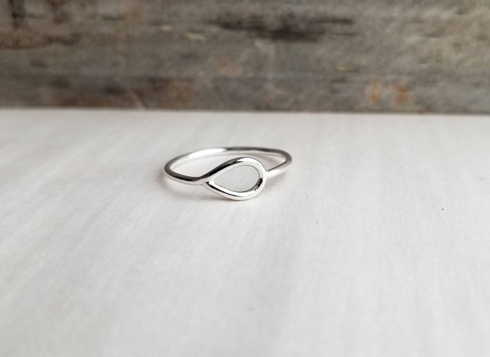 Silberner Tropfen Ring. Seitlich Silber Schlüsselloch Ring. Schlichter Silberfarbener Alltagsring. Offener Minimaler Moderner von barebranchjewelry