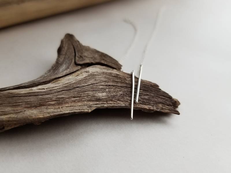 sterling Silber Einfädler Ohrringe. Kettendurchzieher Silberne Schnur-Ohrringe. Lange Kette Moderne Minimal Schmuck Für Jeden Tag von barebranchjewelry