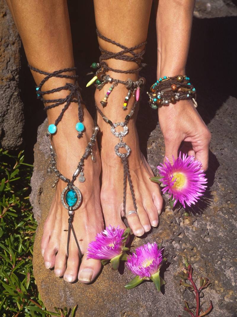 Boho-Barfußsandalen, Fußkettchen Und Armbänder von barefootsole