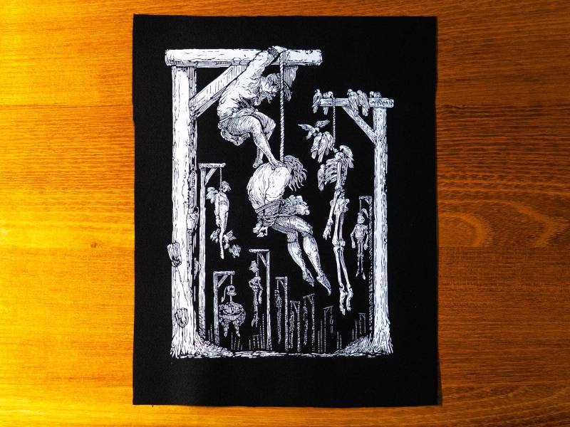 Dem Hängenden Mann Beim Sterben Helfen. Nach Gustave Doré. Galgen Und Krähen. Holzschnitt. Siebdruck Aufnäher von barkboneblood