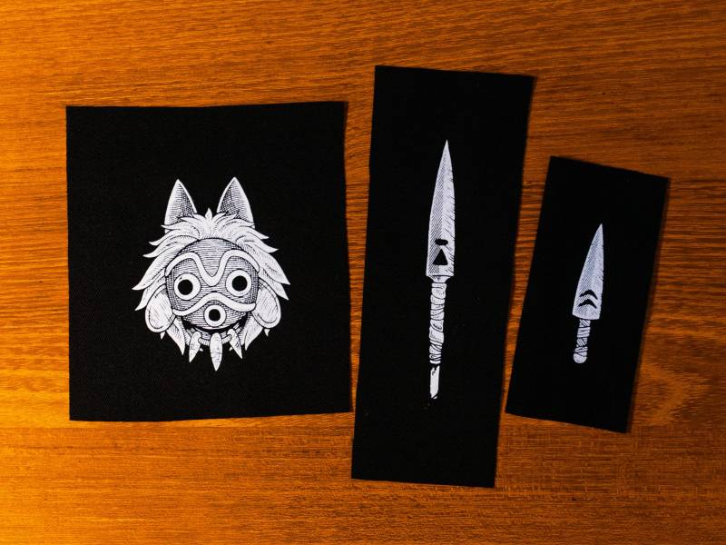 Prinzessin Mononoke Maske, Speer Und Dolch. Ghibli Inspirierter Holzschnitt. Siebdruck Aufnäher von barkboneblood